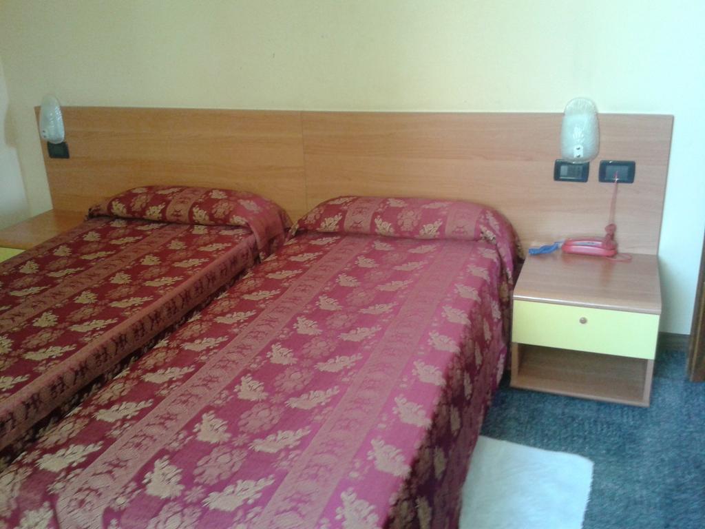 Hotel San Geminiano Modena Szoba fotó
