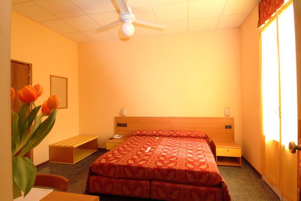 Hotel San Geminiano Modena Szoba fotó